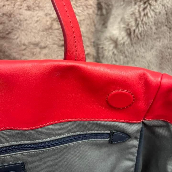 COACH Soft Leather Bag - Picture 3 of 8